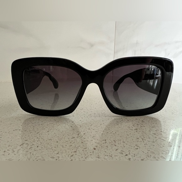 Chanel CC Black Rectangle Sunglasses - Picture 2 of 7